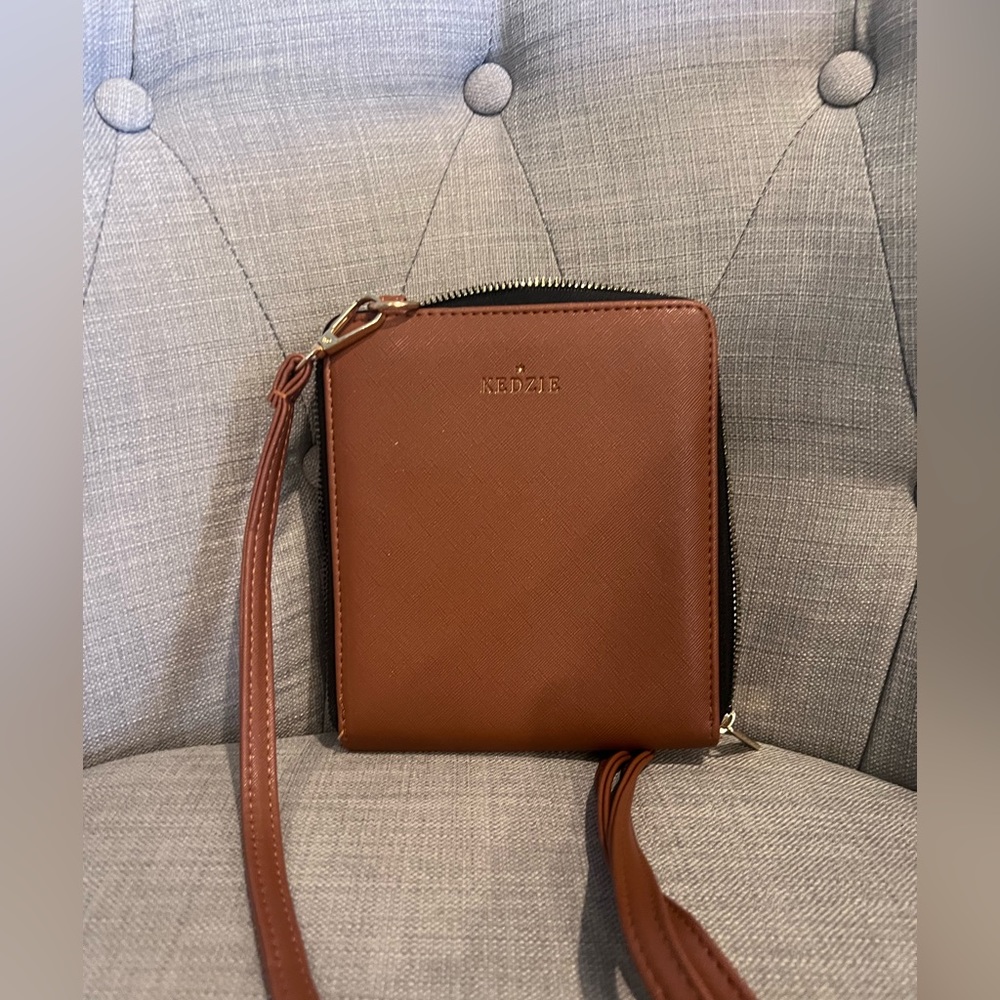 KEDZIE Elegant Brown Crossbody Bag